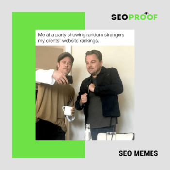 Io ad una festa che mostro ad uno sconosciuto il posizionamento dei miei clienti. SEO MEME #10